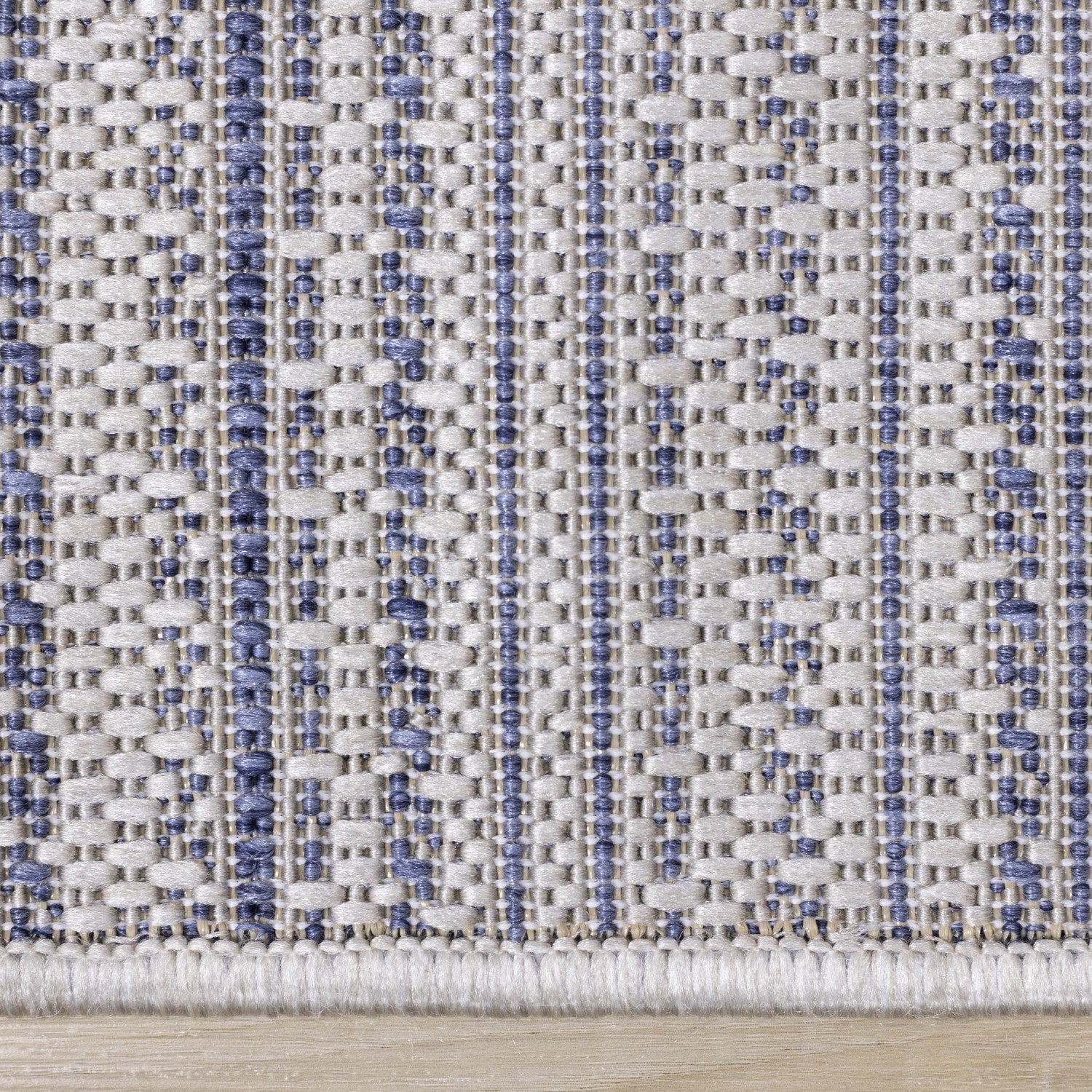 Cabana Textured Stripes Outdoor Area Rug - 5'3" x 7'7"|Carpette Cabana à rayures texturées pour l'extérieur - 5 pi 3 po x 7 pi 7 po