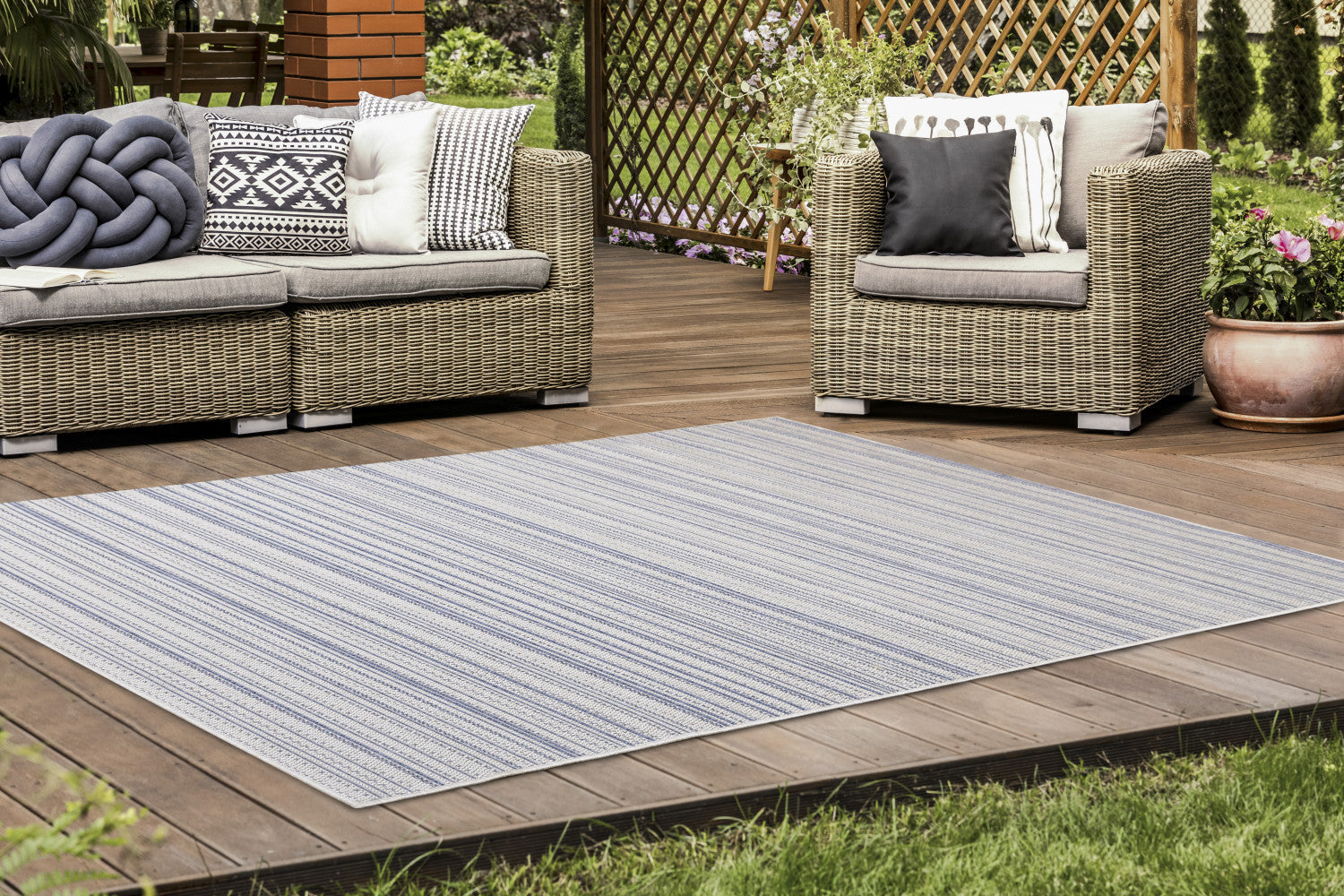 Cabana Textured Stripes Outdoor Area Rug - 5'3" x 7'7"|Carpette Cabana à rayures texturées pour l'extérieur - 5 pi 3 po x 7 pi 7 po