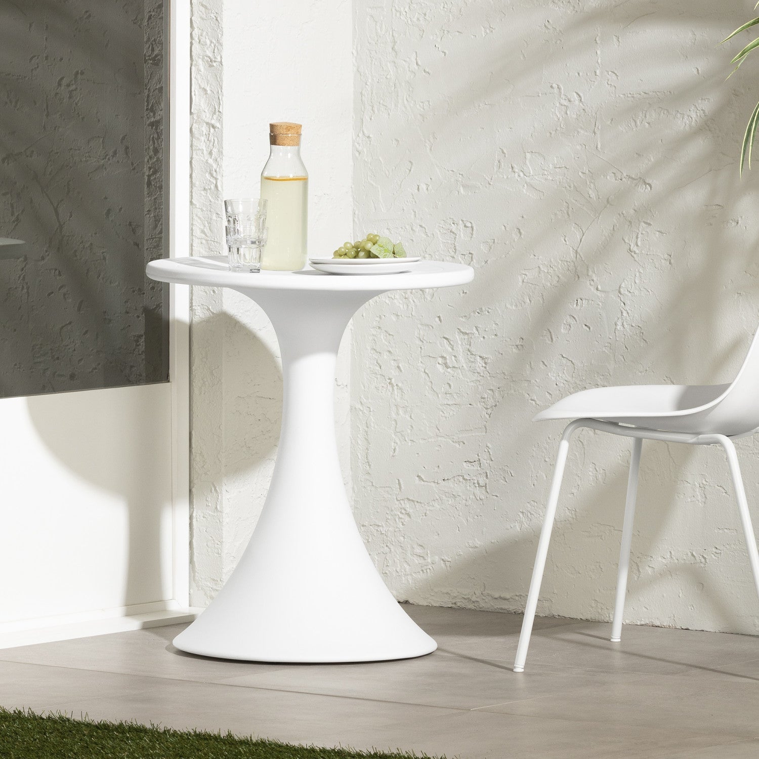 Dalya Patio Bistro Table - White|Table bistro Dalya pour la terrasse - blanche