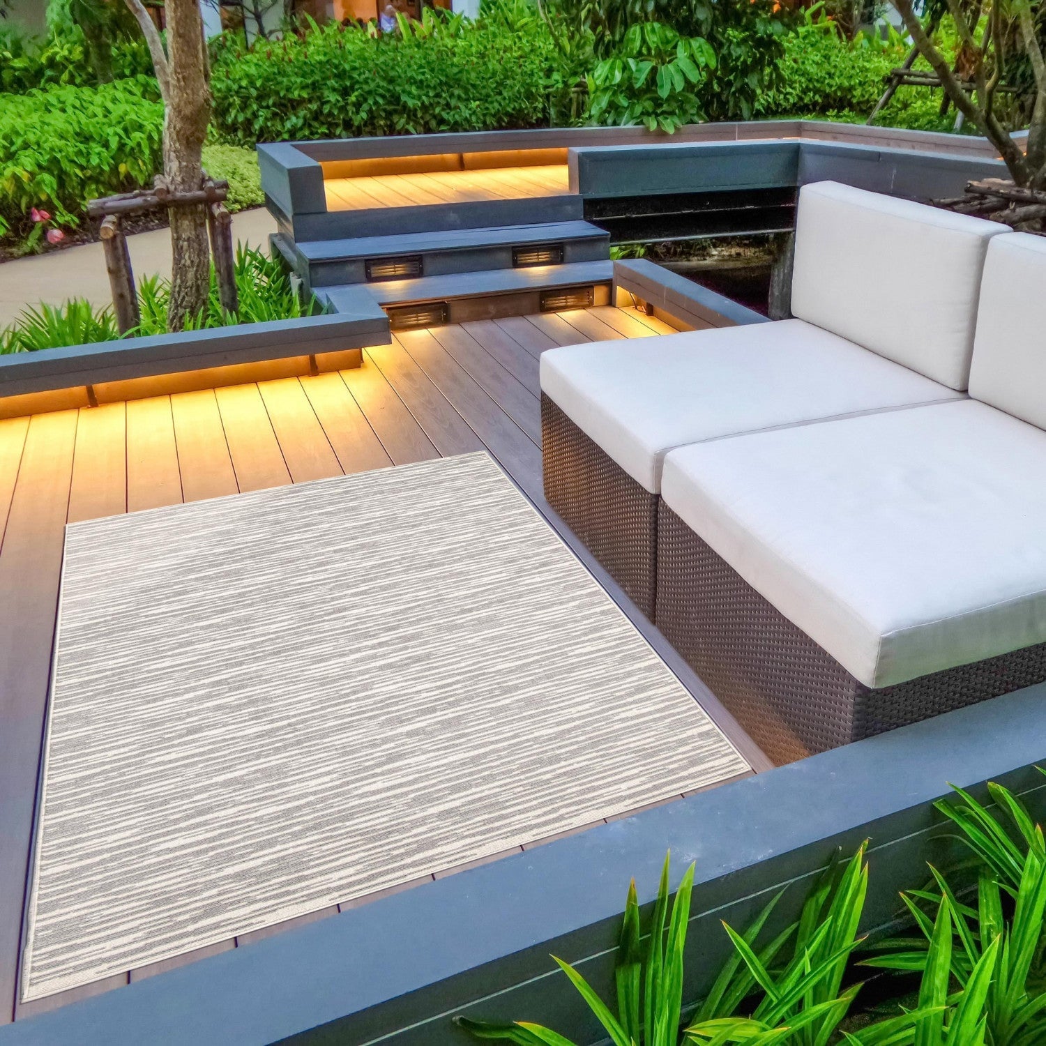 Eadda Light Grey 6'7" x 9'6" Area Rug|Carpette Eadda gris clair 6 pi 7 po x 9 pi 6 po|D86FIFD8