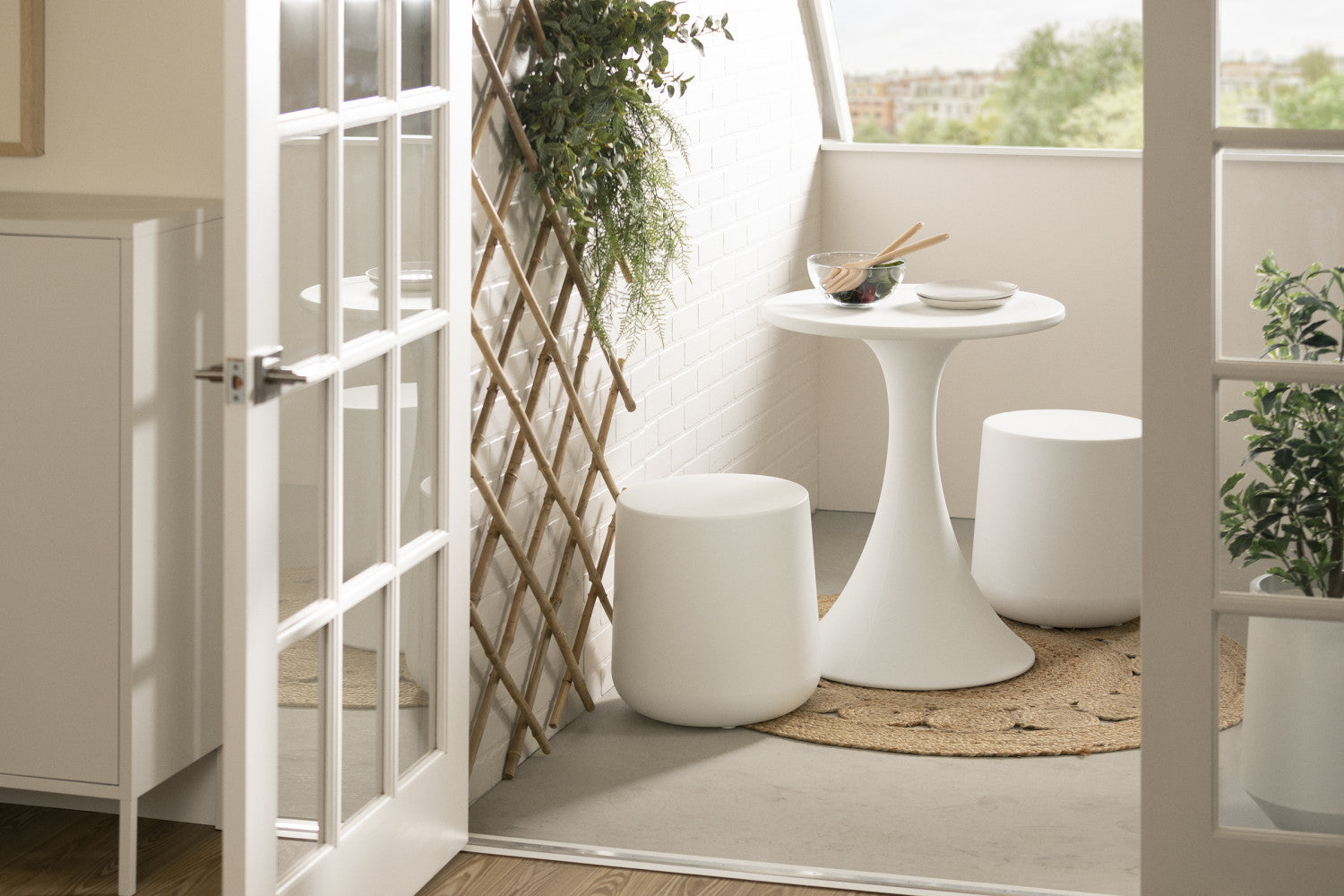 Dalya Patio Bistro Table - White|Table bistro Dalya pour la terrasse - blanche