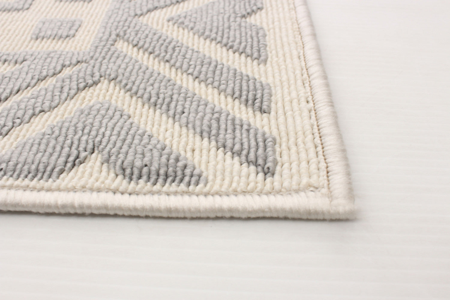 Gaia Light Grey 4'7" x 6'7" Area Rug|Carpette Gaia gris clair 4 pi 7 po x 6 pi 7 po|D86FW5XO
