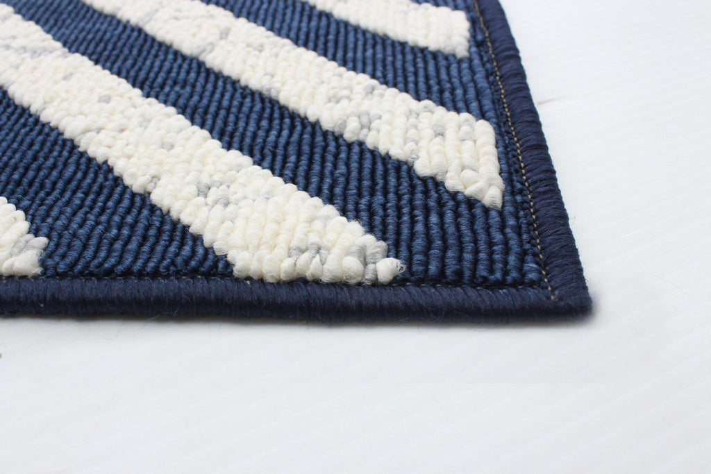Dodie Blue-Ivory 4'7" x 6'7" Area Rug|Carpette Dodie bleueivoire 4 pi 7 po x 6 pi 7 po|D86F28XB