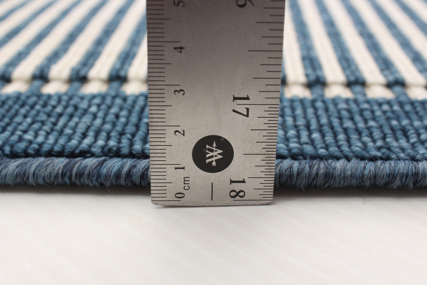 Chinue Blue 4'7" x 6'7" Area Rug|Carpette Chinue bleue 4 pi 7 po x 6 pi 7 po|D86FZT50