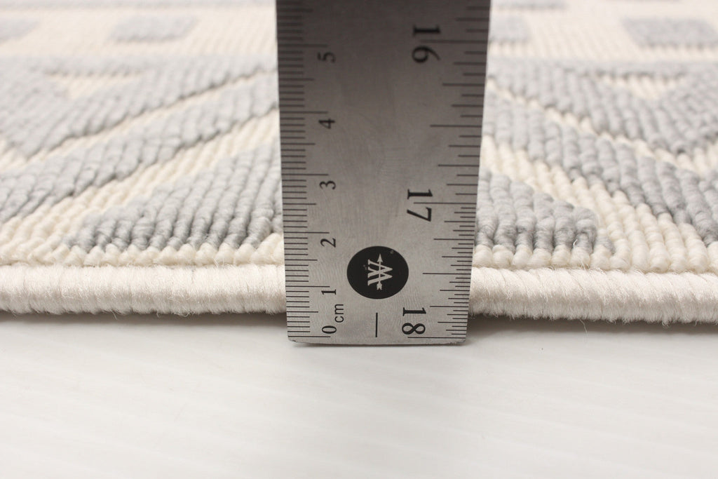 Gaia Light Grey 4'7" x 6'7" Area Rug|Carpette Gaia gris clair 4 pi 7 po x 6 pi 7 po|D86FW5XO