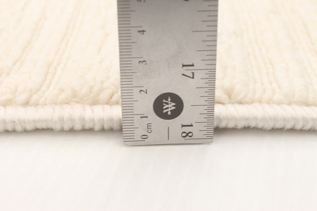 Eadda Ivory 4'7" x 6'7" Area Rug|Carpette Eadda ivoire 4 pi 7 po x 6 pi 7 po|D86F2OPC