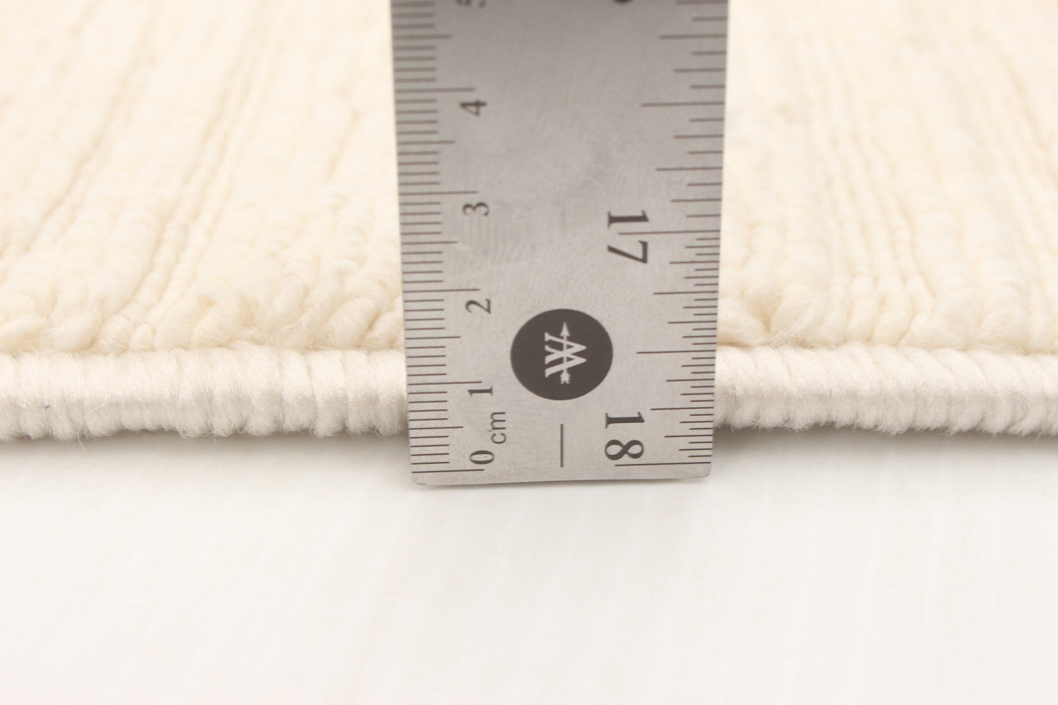 Eadda Ivory 4'7" x 6'7" Area Rug|Carpette Eadda ivoire 4 pi 7 po x 6 pi 7 po|D86F2OPC