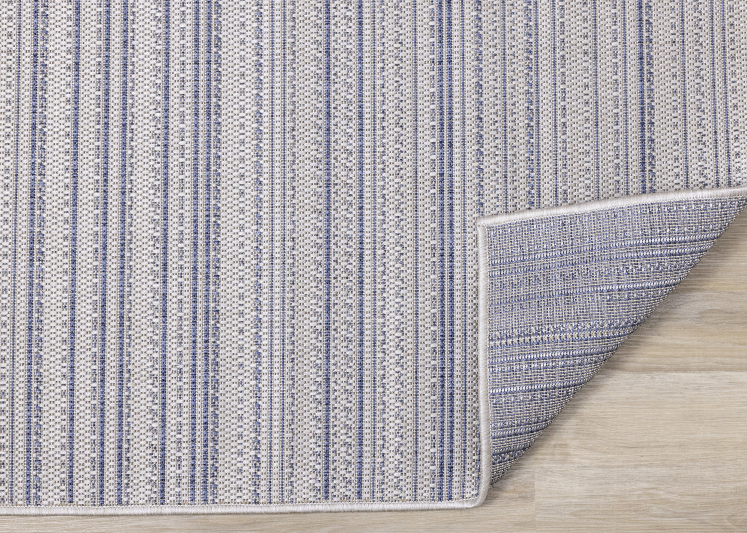 Cabana Textured Stripes Outdoor Area Rug - 5'3" x 7'7"|Carpette Cabana à rayures texturées pour l'extérieur - 5 pi 3 po x 7 pi 7 po