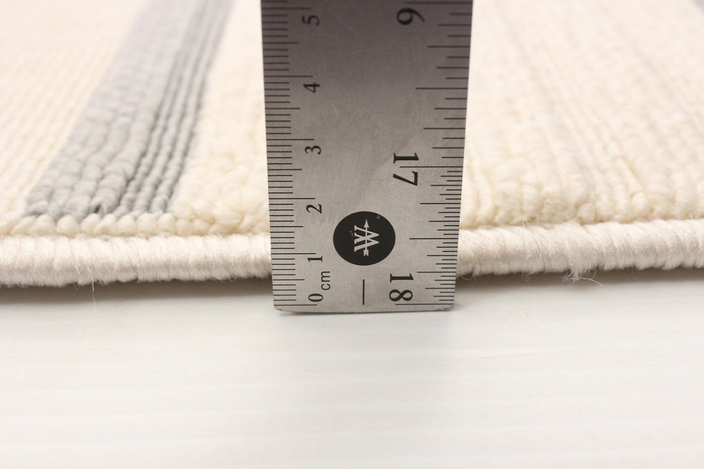 Talya Ivory 6'7" x 9'6" Area Rug|Carpette Talya ivoire 6 pi 7 po x 9 pi 6 po|D86FJ46W