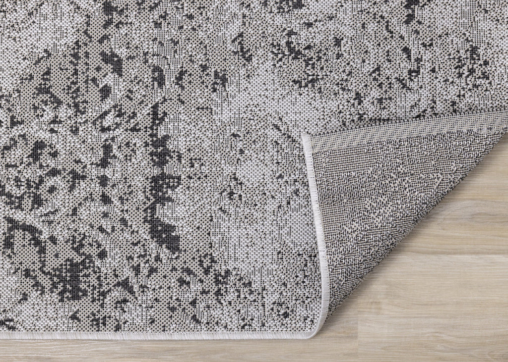 Jackson Distressed Damask Indoor/Outdoor Area Rug - 5'3" x 7'7"|Carpette Jackson à motif damassé vieilli pour l'intérieur et l'extérieur - 5 pi 3 po x 7 pi 7 po