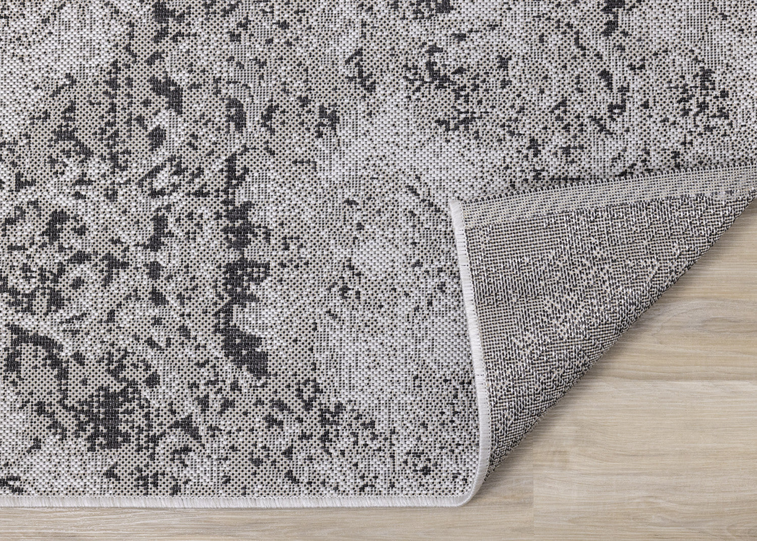Jackson Distressed Damask Indoor/Outdoor Area Rug - 5'3" x 7'7"|Carpette Jackson à motif damassé vieilli pour l'intérieur et l'extérieur - 5 pi 3 po x 7 pi 7 po