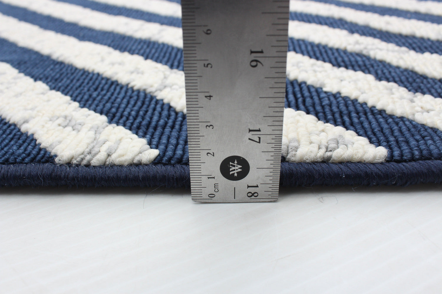 Dodie Blue-Ivory 6'7" x 9'6" Area Rug|Carpette Dodie bleueivoire 6 pi 7 po x 9 pi 6 po|D86FQY8A