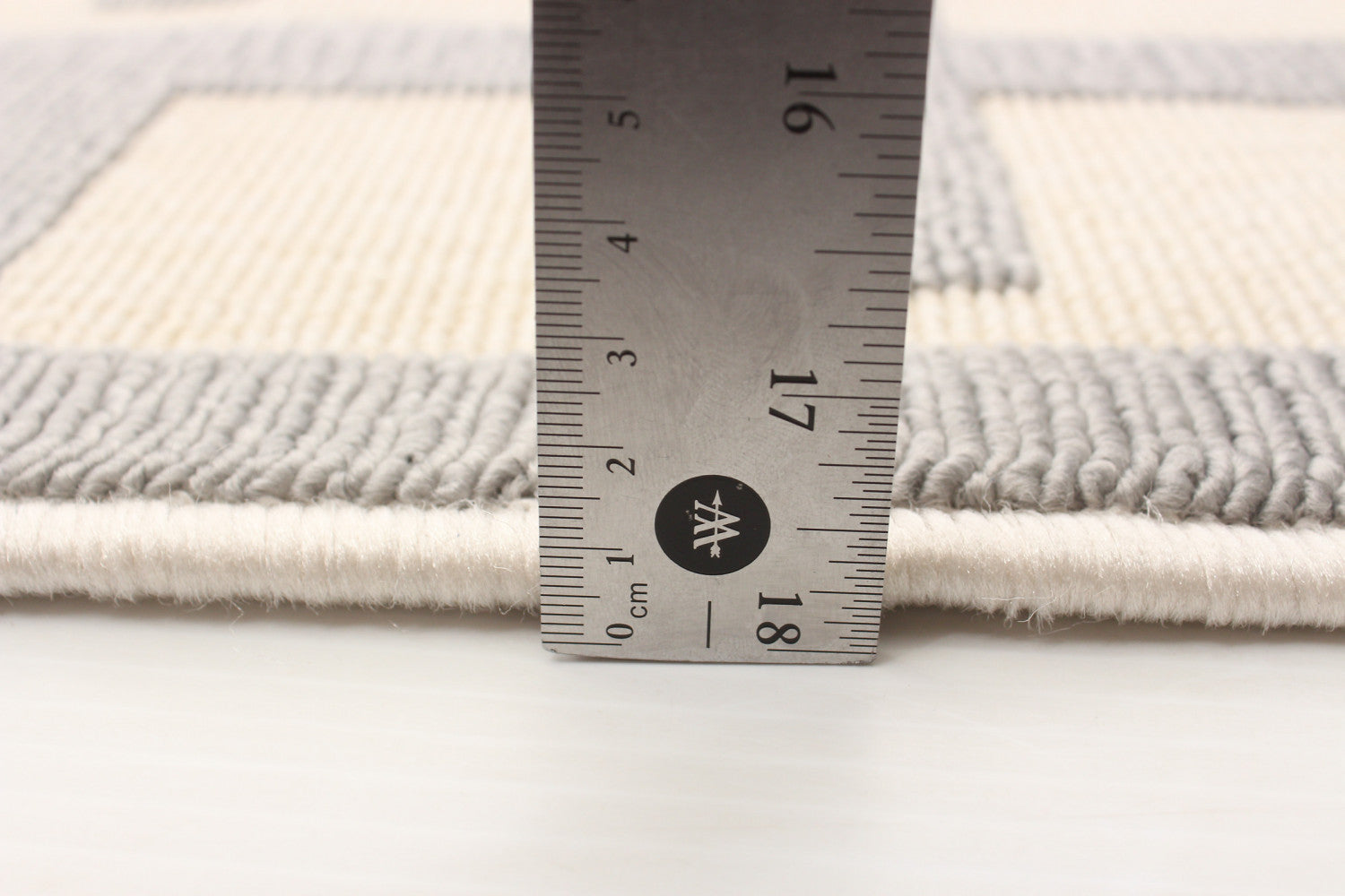 Brangane Light Grey 3'11" x 5'7" Area Rug|Carpette Brangane gris clair 3 pi 11 po x 5 pi 7 po|D86F2X5D