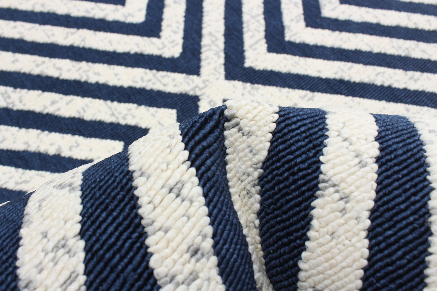 Dodie Blue-Ivory 2'8" x 4'11" Area Rug|Carpette Dodie bleueivoire 2 pi 8 po x 4 pi 11 po|D86FZ80X