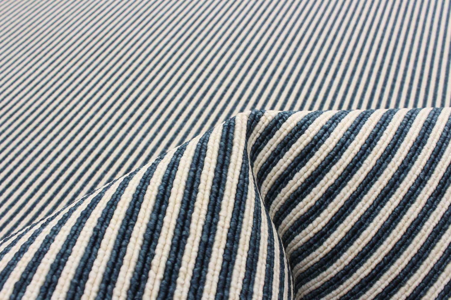 Chinue Blue 4'7" x 6'7" Area Rug|Carpette Chinue bleue 4 pi 7 po x 6 pi 7 po|D86FZT50