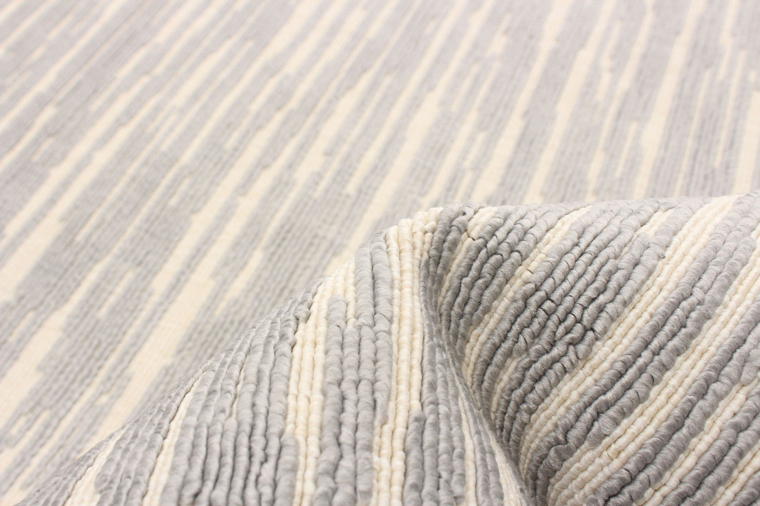 Eadda Light Grey 6'7" x 9'6" Area Rug|Carpette Eadda gris clair 6 pi 7 po x 9 pi 6 po|D86FIFD8