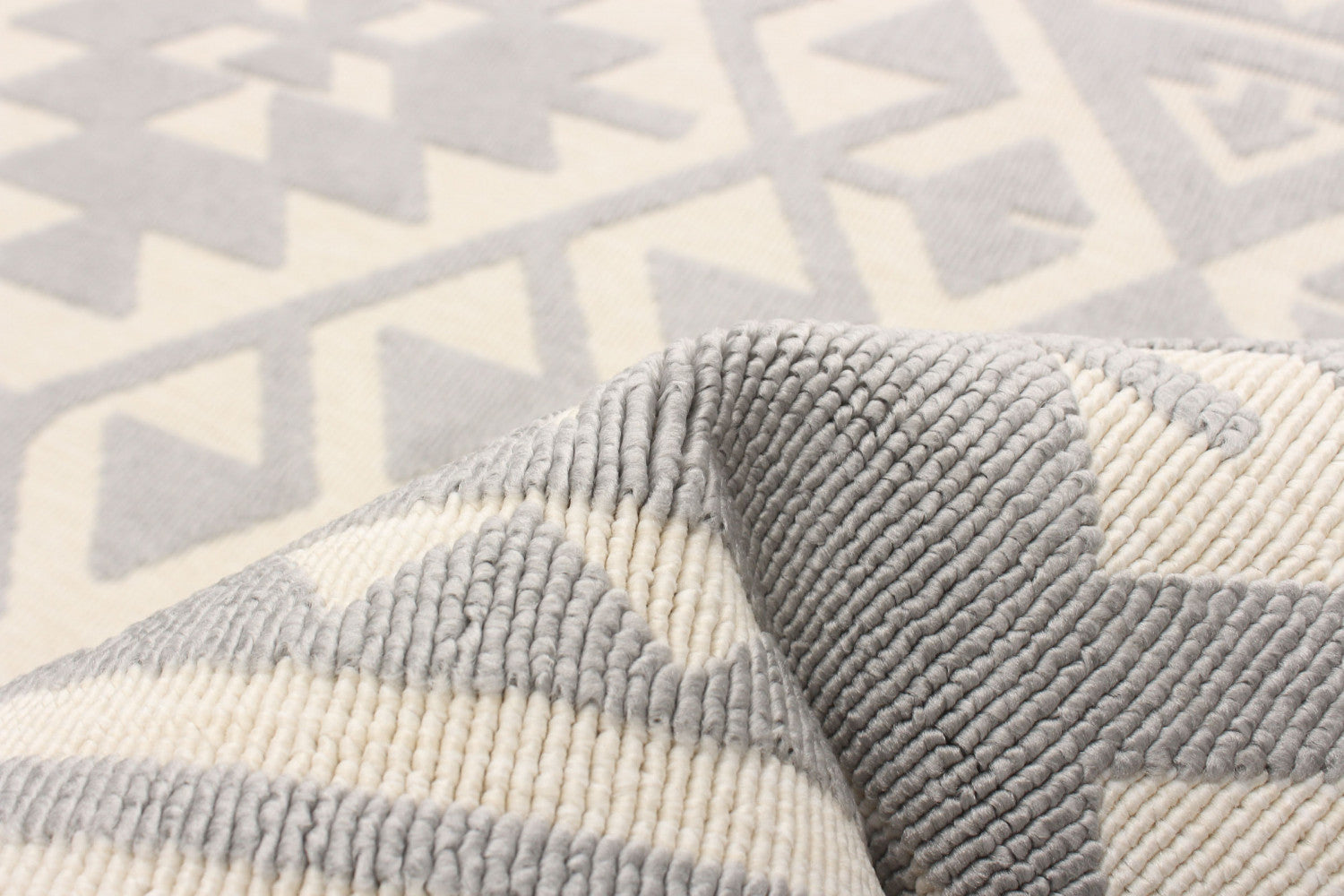Gaia Light Grey 4'7" x 6'7" Area Rug|Carpette Gaia gris clair 4 pi 7 po x 6 pi 7 po|D86FW5XO