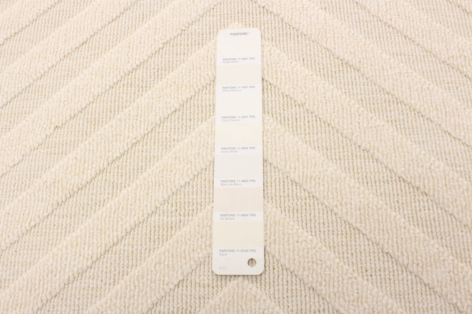 Dodie Ivory 4'7" x 6'7" Area Rug|Carpette Dodie ivoire 4 pi 7 po x 6 pi 7 po|D86FY2CG