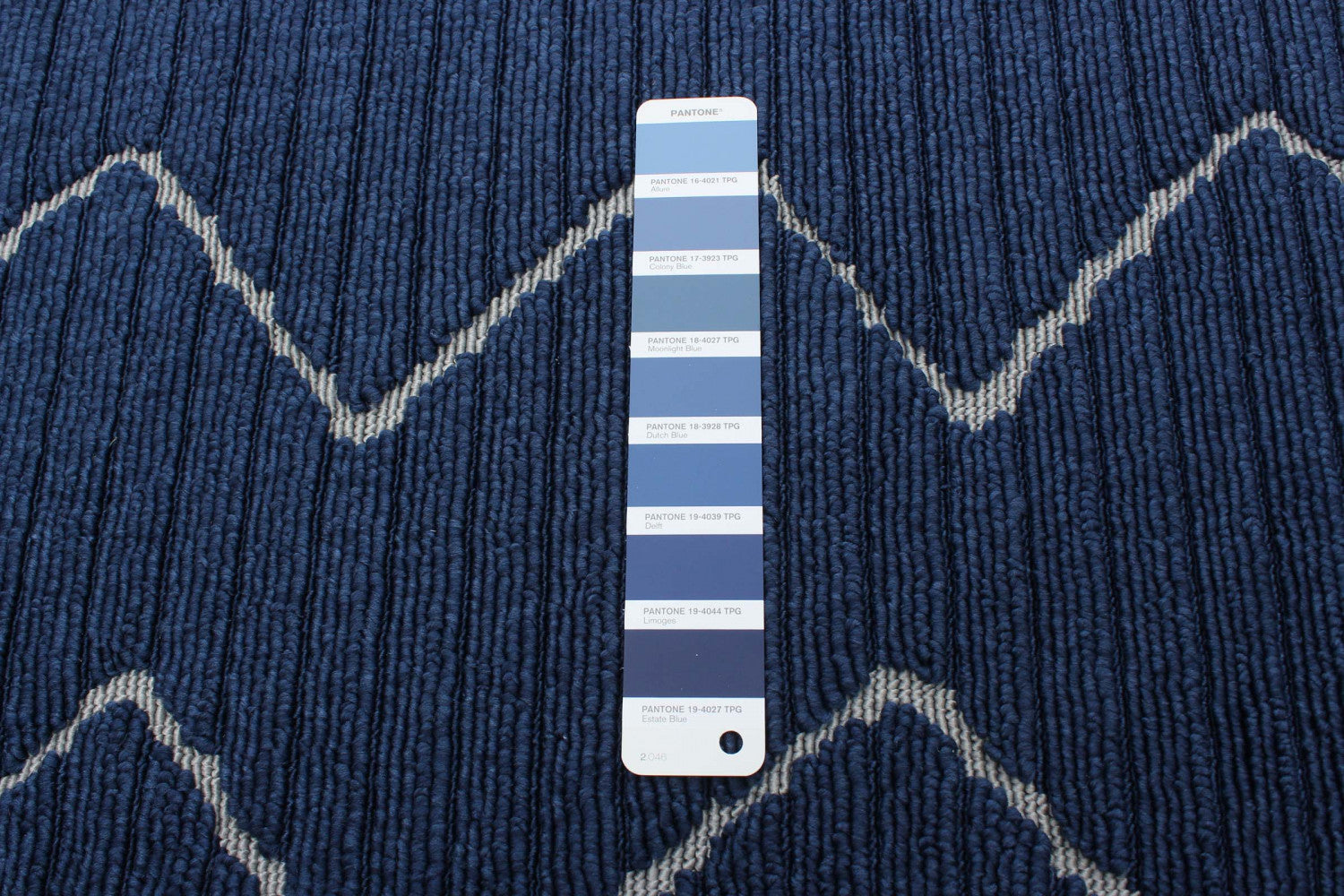 Kimi Blue 5'3" x 7'7" Area Rug|Carpette Kimi bleue 5 pi 3 po x 7 pi 7 po|D86FX14X