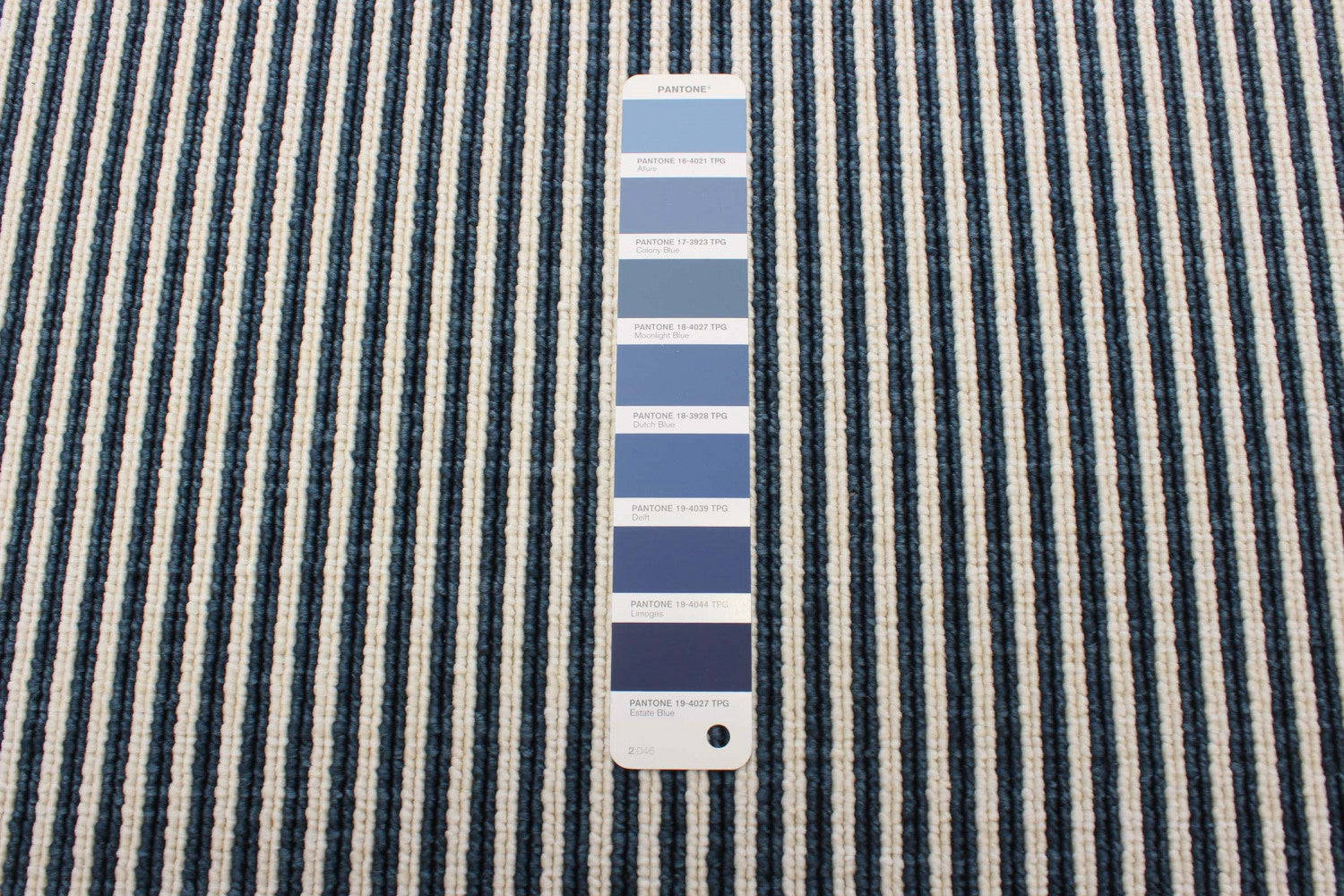 Chinue Blue 4'7" x 6'7" Area Rug|Carpette Chinue bleue 4 pi 7 po x 6 pi 7 po|D86FZT50