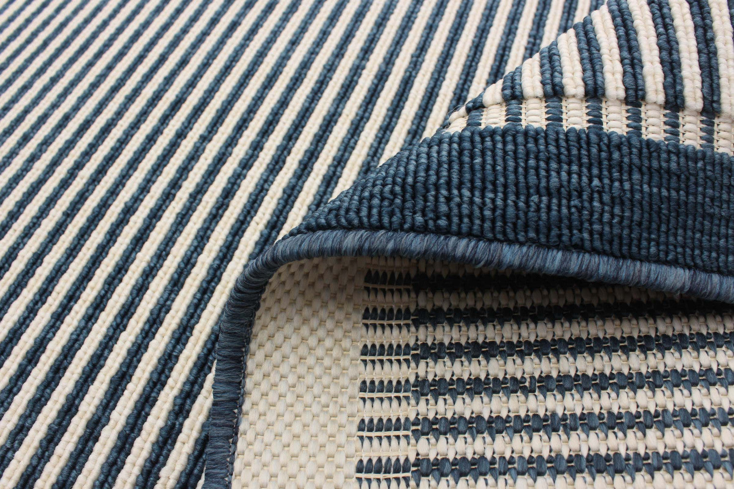 Chinue Blue 4'7" x 6'7" Area Rug|Carpette Chinue bleue 4 pi 7 po x 6 pi 7 po|D86FZT50