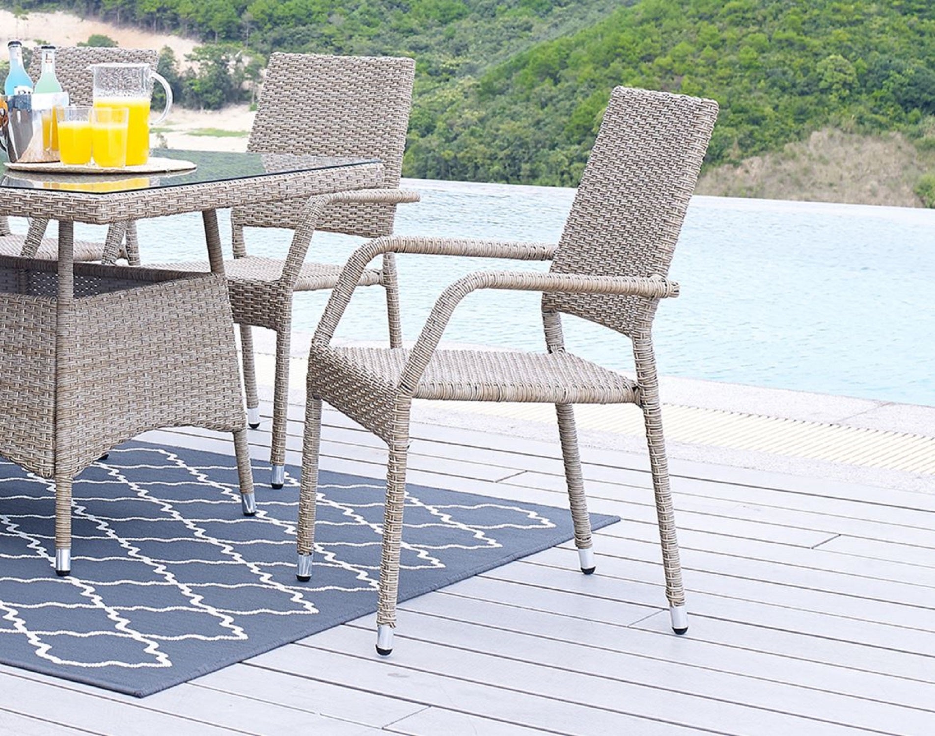 Manhattan Comfort Genoa Patio Dining Armchair - Tan Weave|Chaise de coin-repas Genoa de Manhattan Comfort pour la terrasse - tressage tan