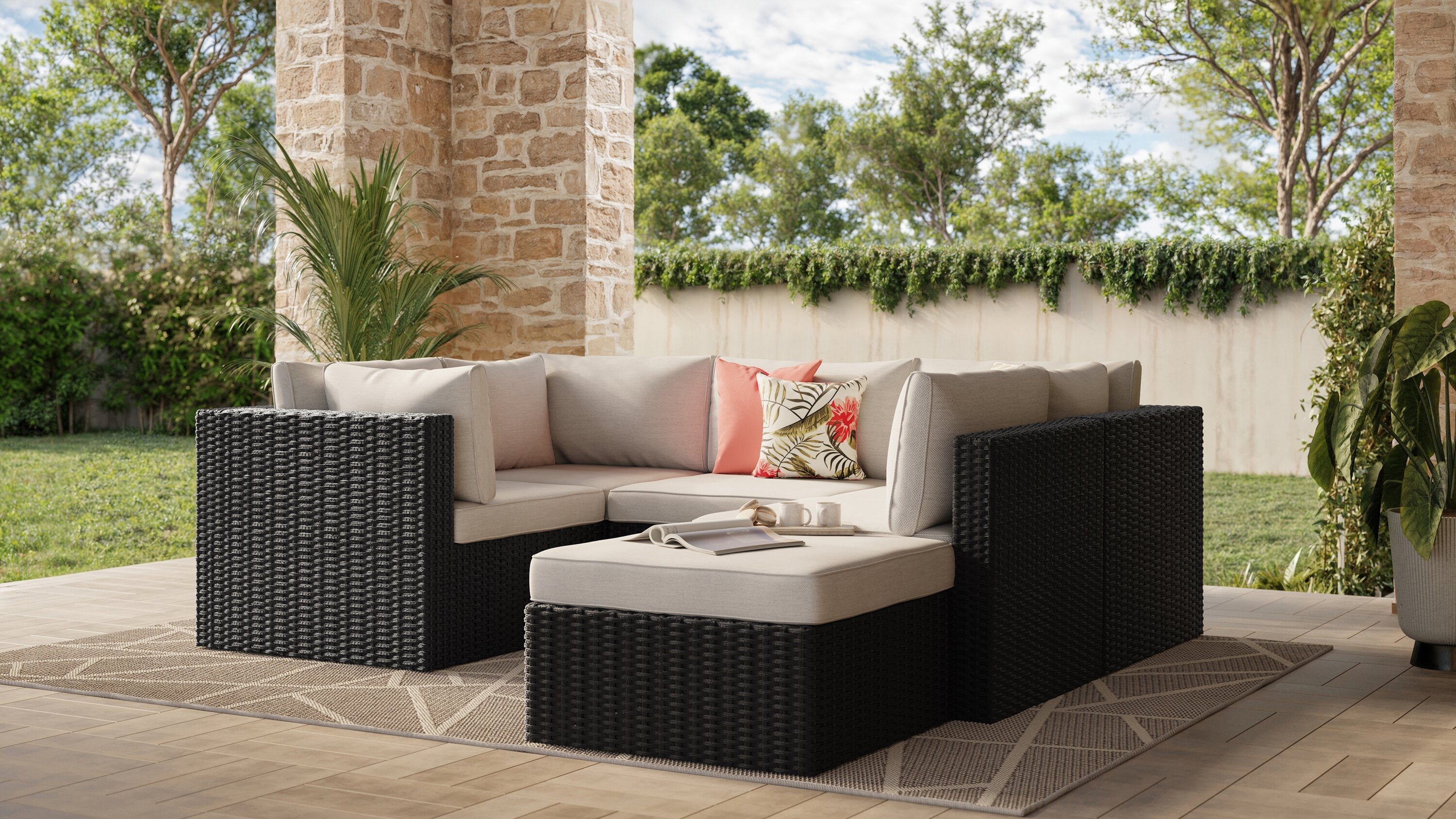 Barbados 6-Piece Patio Set with Ottoman – Grey | Ensemble Barbados 6 pièces pour la terrasse avec pouf - gris