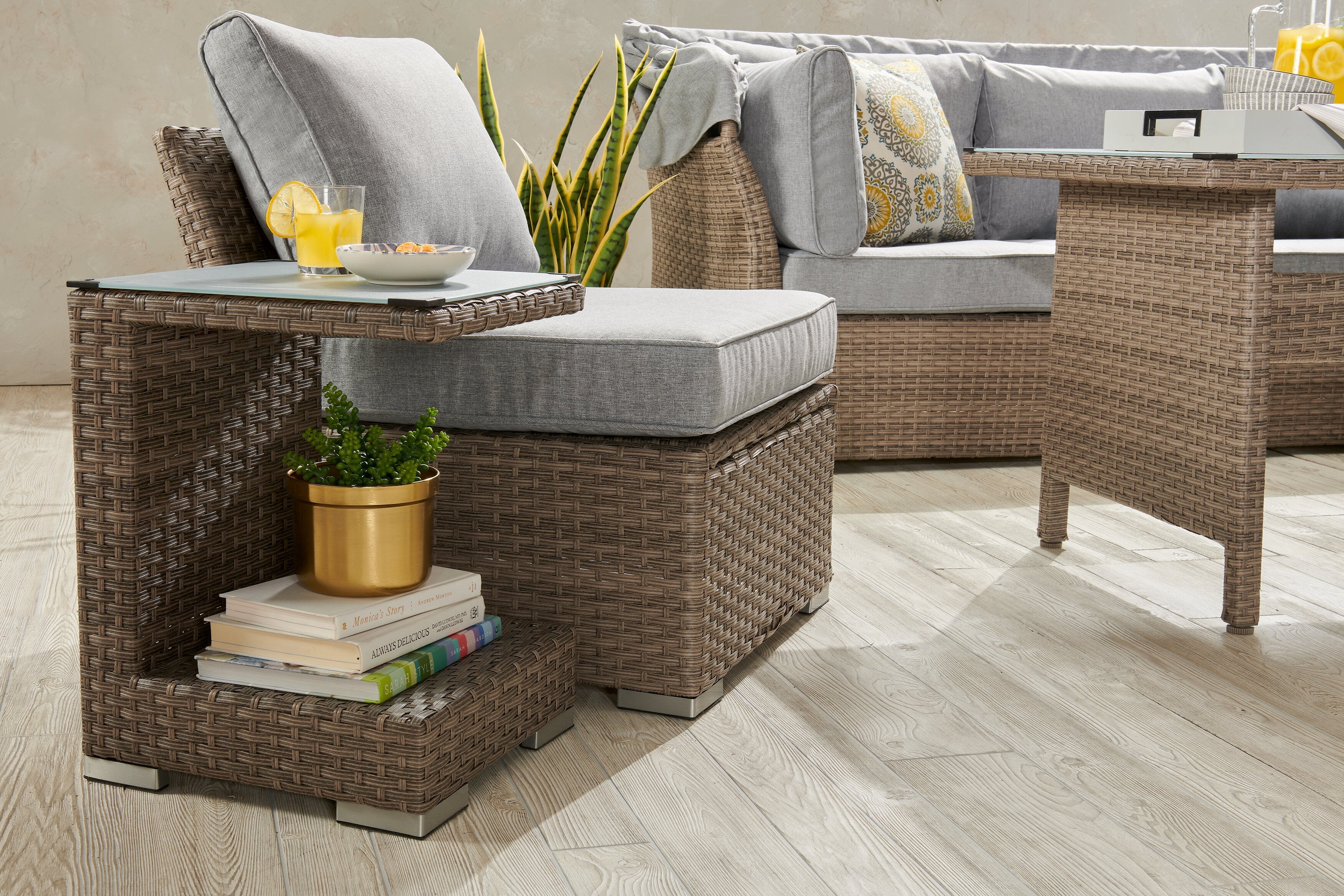 Bermuda 6-Piece Canopy Outdoor Patio Conversation Set - Hand-Woven Resin Wicker, UV & Weather Resistant - Grey | Ensemble de conversation Bermuda 6 pièces avec toit pour la terrasse à l’extérieur - osier en résine tressé à la main - gris