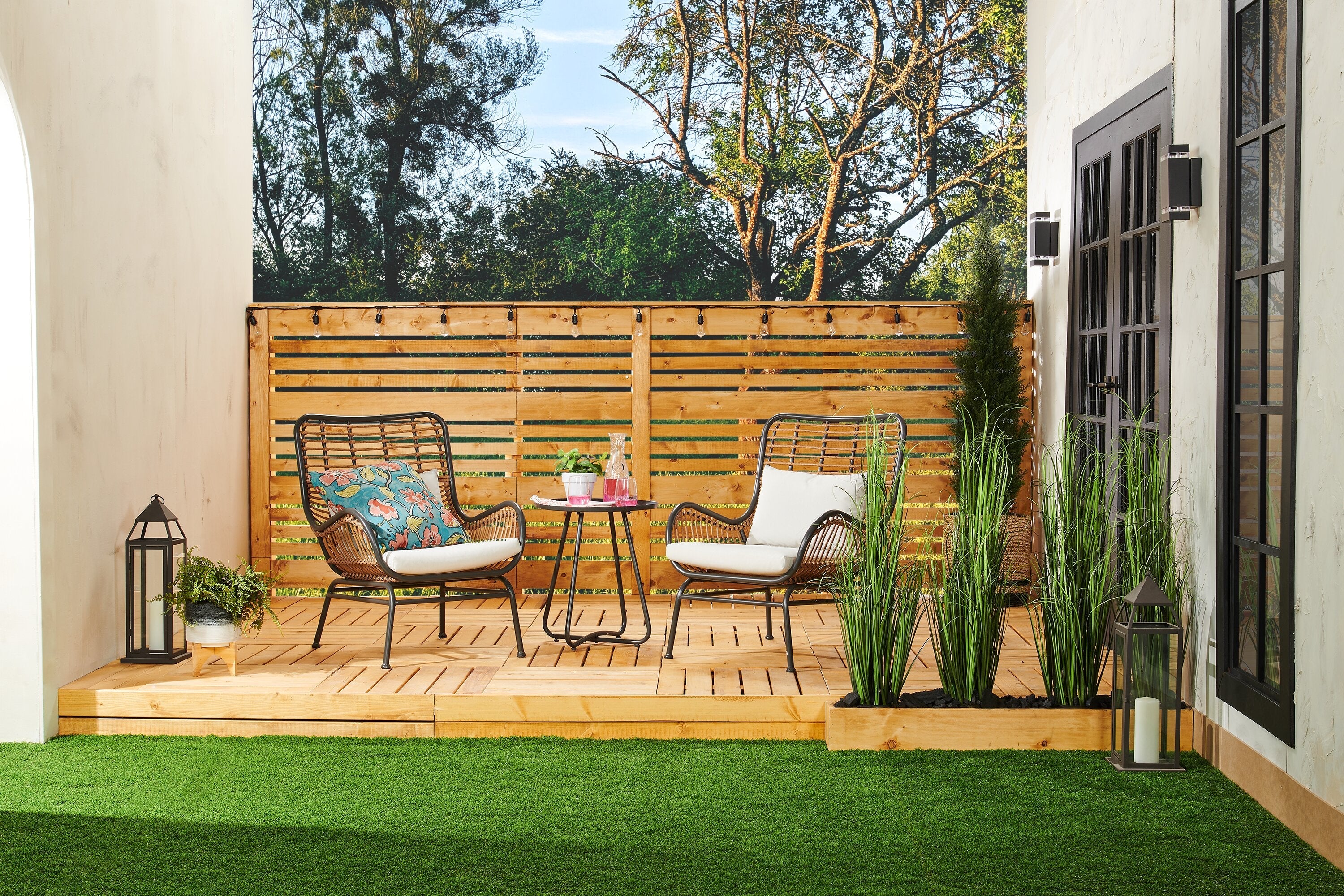 Maki 3-Piece Outdoor Patio Conversation Set with 2 Chairs & Round Metal End Table - Hand-Woven Resin Wicker, UV & Weather Resistant - Natural| Coin-repas pour la terrasse Maki 3 pièces | MAKI3SET