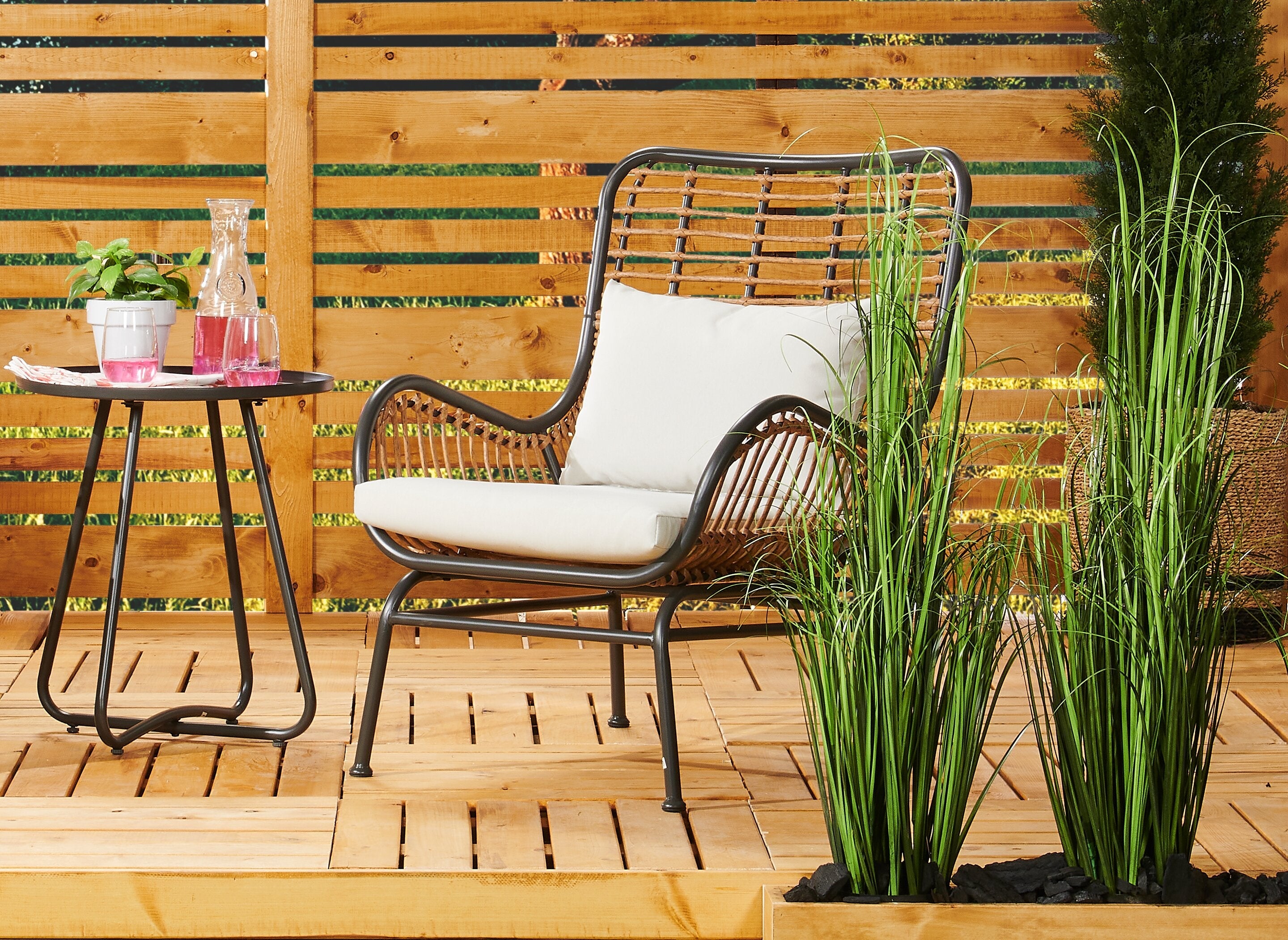 Maki 3-Piece Outdoor Patio Conversation Set with 2 Chairs & Round Metal End Table - Hand-Woven Resin Wicker, UV & Weather Resistant - Natural| Coin-repas pour la terrasse Maki 3 pièces | MAKI3SET
