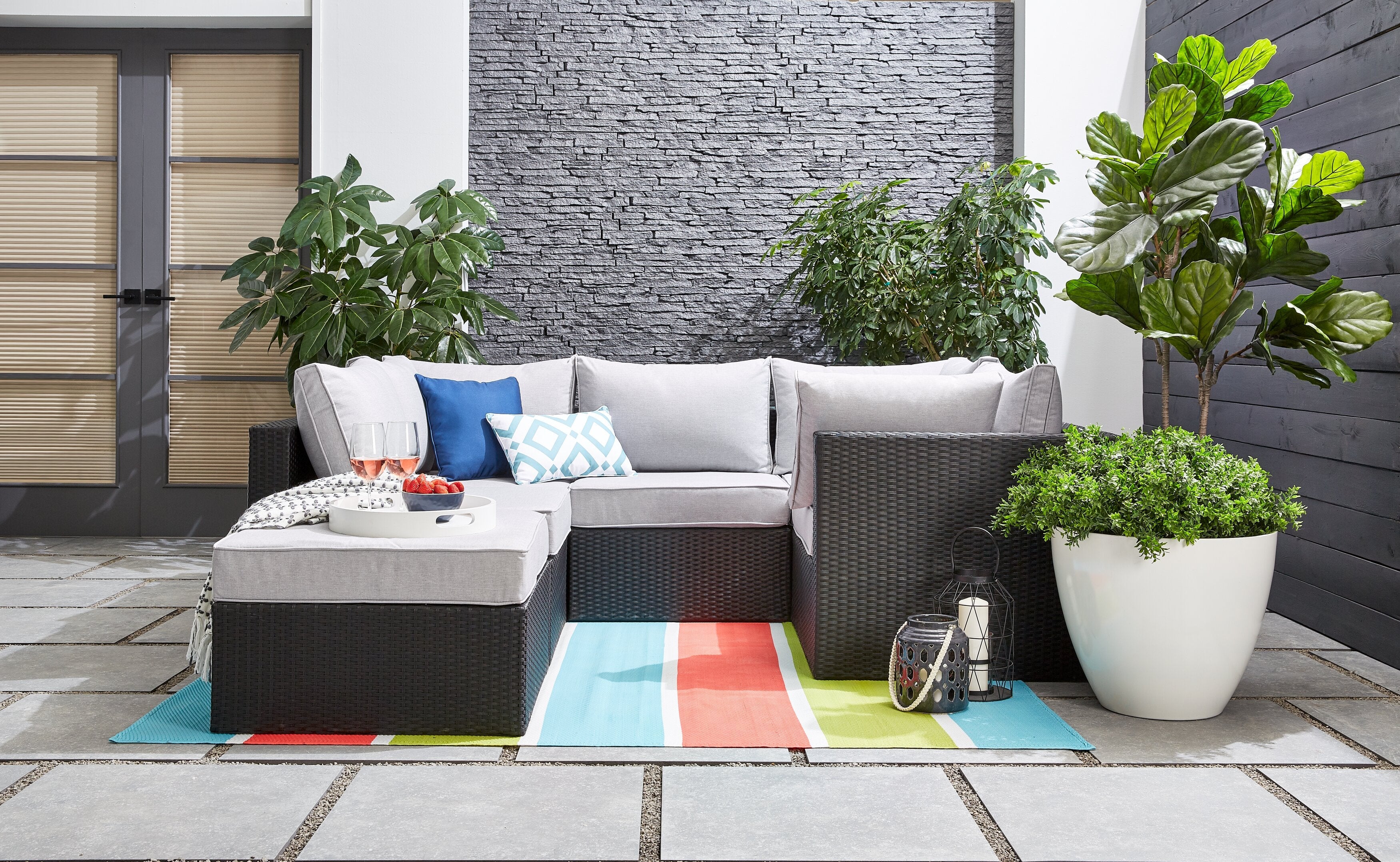 Minnesota 6-Piece Outdoor Patio Set with 3 Corner Chairs, 2 Armless Chairs & Ottoman - Hand-Woven Resin Wicker, Olefin Fabric, UV & Weather Resistant - Grey | Ensemble Minnesota 6 pièces pour la terrasse - gris | MIN2GPK6