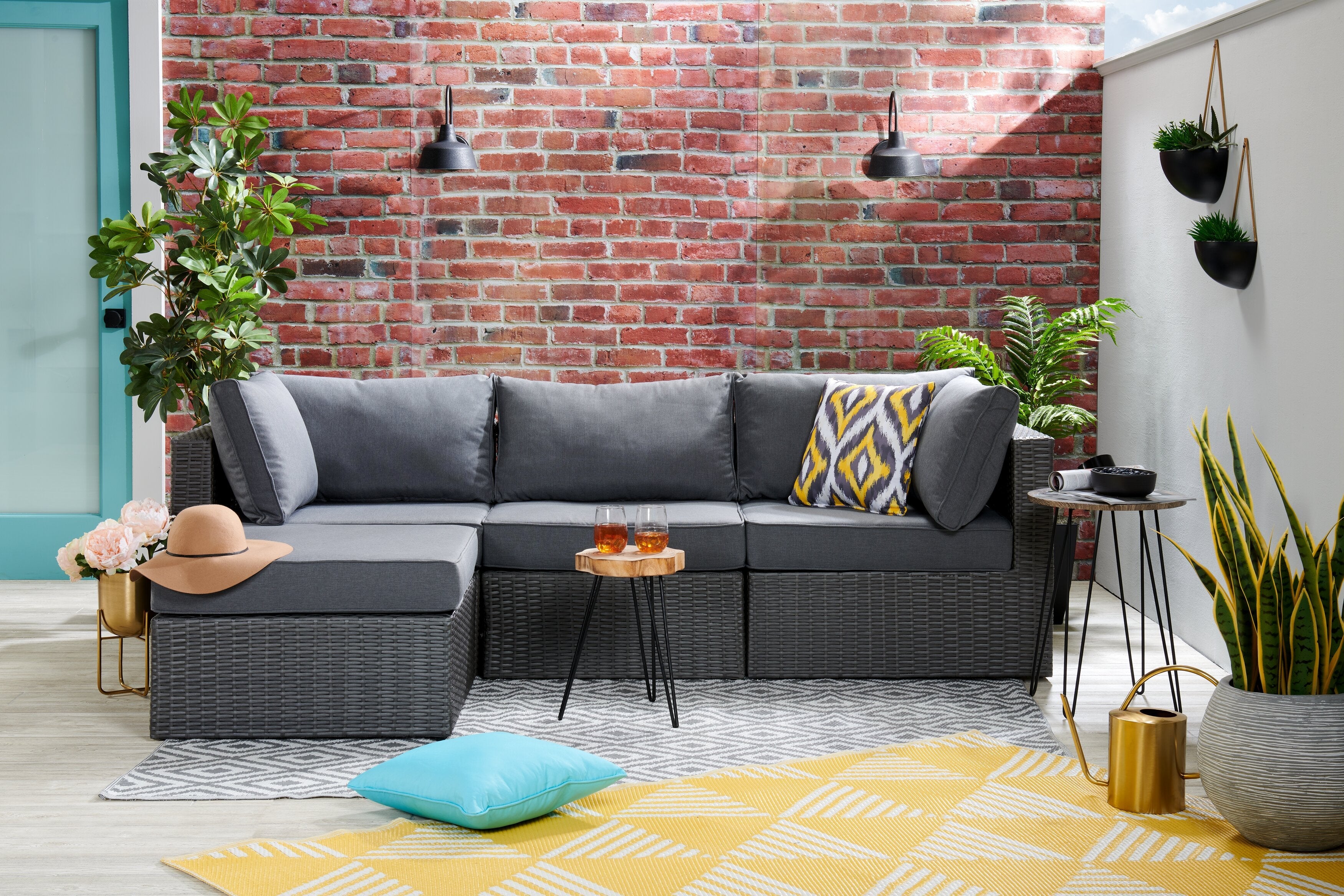 Morris 4-Piece Outdoor Patio Set with 2 Corner Chairs, 1 Armless Chair & Ottoman - Hand-Woven Resin Wicker, Olefin Fabric, UV & Weather Resistant - Grey | Ensemble Morris 4 pièces pour la terrasse | MORRG0P4