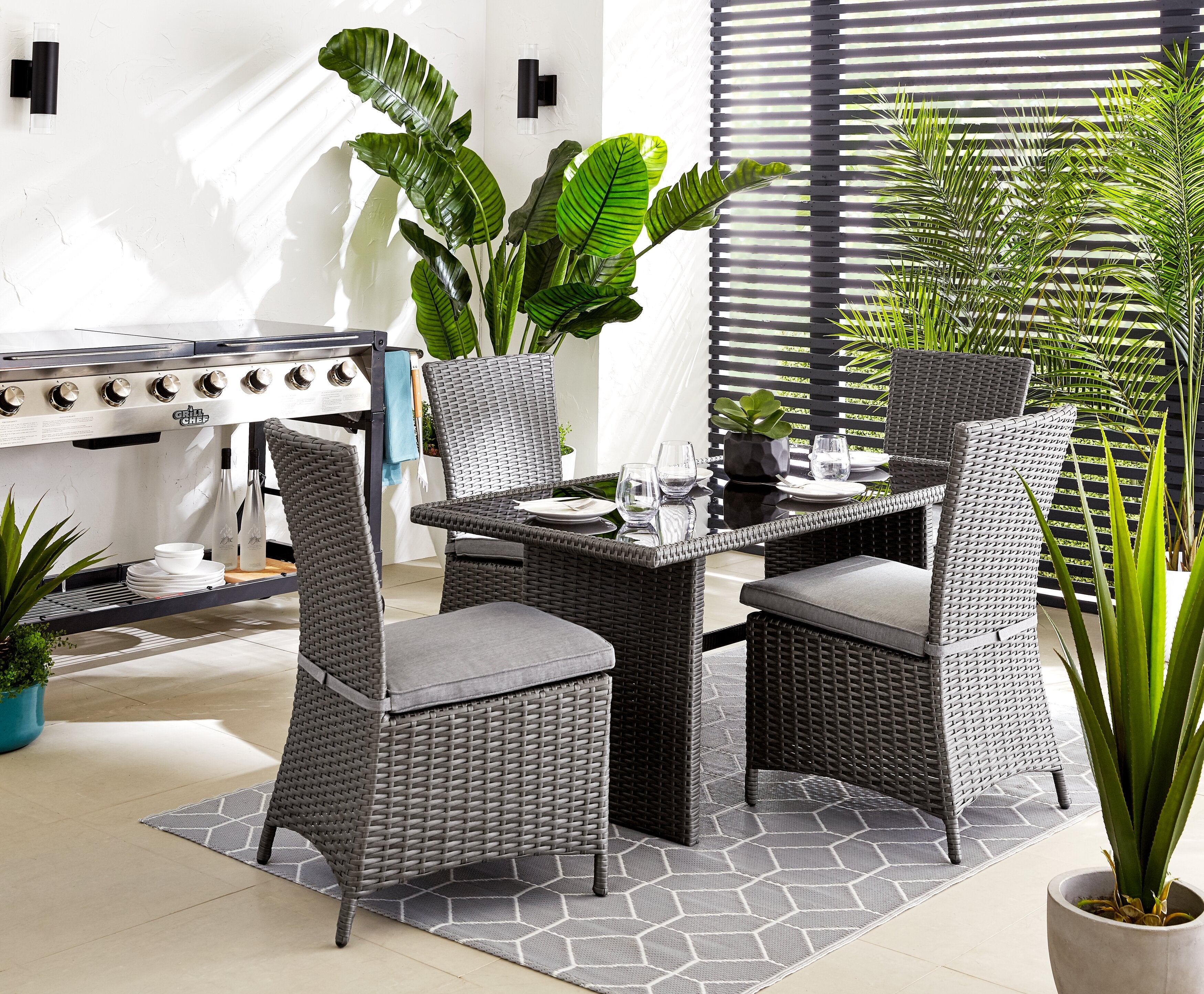 Morris Dining Height Outdoor Patio Table - Hand-Woven Resin Wicker, Glass, UV & Weather Resistant - Grey|Table de coin-repas Morris pour la terrasse|MORRG0TL