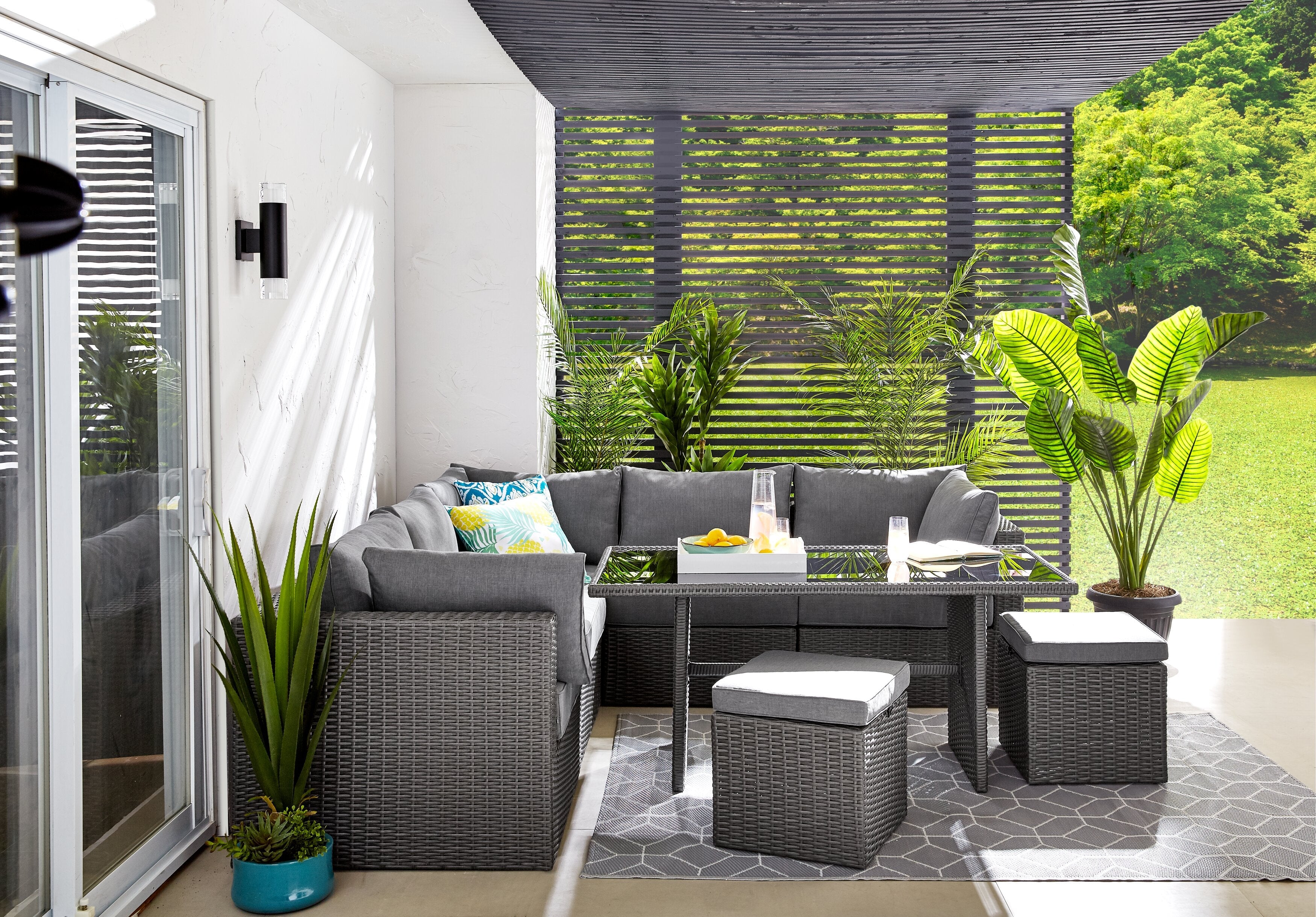 Morris Dining Height Outdoor Patio Table - Hand-Woven Resin Wicker, Glass, UV & Weather Resistant - Grey|Table de coin-repas Morris pour la terrasse|MORRG0TL
