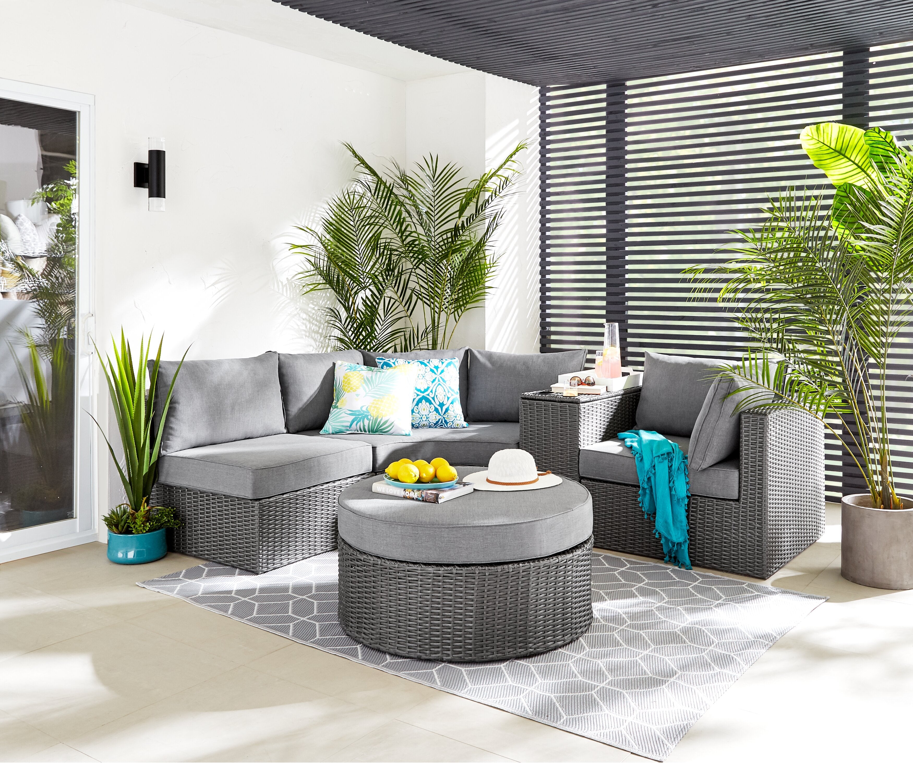 Morris Armless Outdoor Patio Storage Chair - Hand-Woven Resin Wicker, Olefin Fabric, UV & Weather Resistant - Grey|Fauteuil sans accoudoirs Morris pour la terrasse avec rangement|MORRGSAM