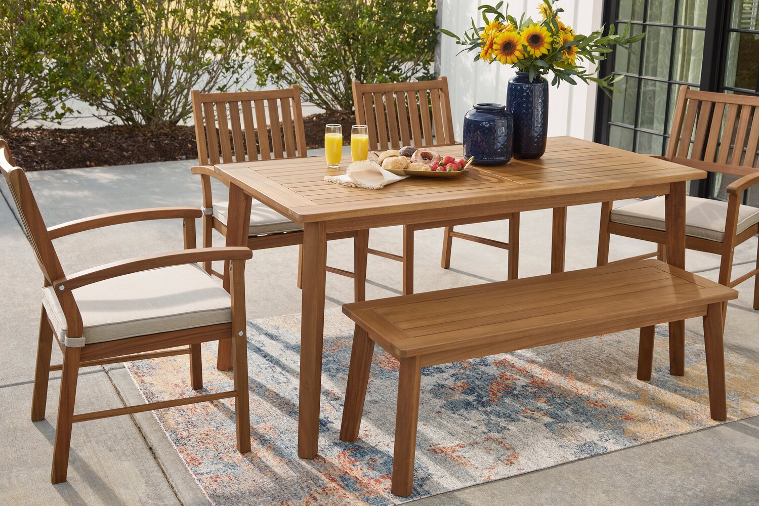 Bern Outdoor Patio Bench - 46"W, Acacia Wood & Polyrethane Finish - Natural | Banc Bern pour la terrasse à l’extérieur - 46 po (L), acacia et fini en polyuréthanne - naturel