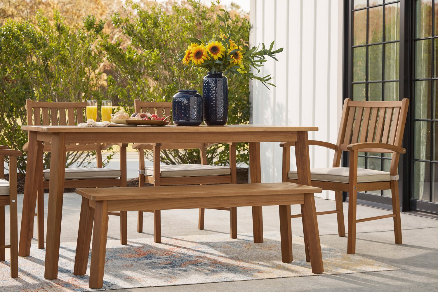 Bern Outdoor Patio Bench - 46"W, Acacia Wood & Polyrethane Finish - Natural | Banc Bern pour la terrasse à l’extérieur - 46 po (L), acacia et fini en polyuréthanne - naturel