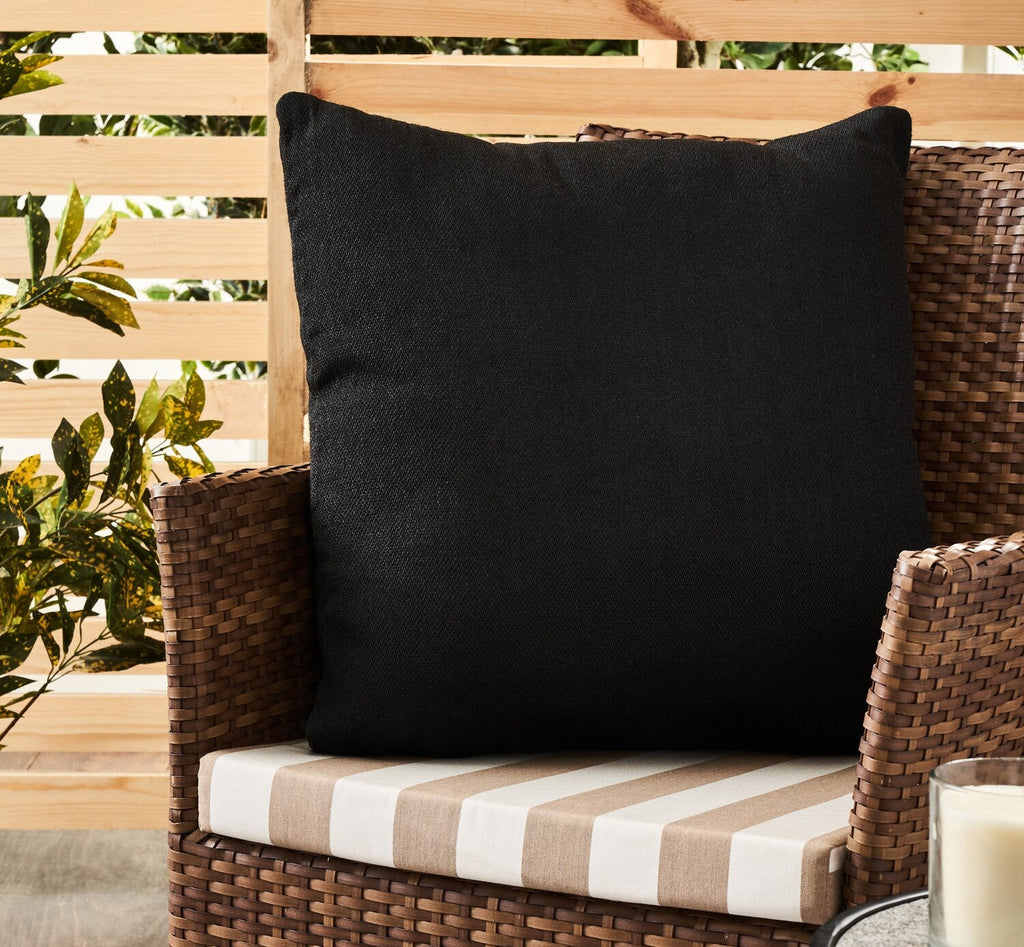 Indoor/Outdoor Classic Accent Pillow - Black  | Coussin décoratif classique pour l’intérieur et l’extérieur - noir | LX1027DP