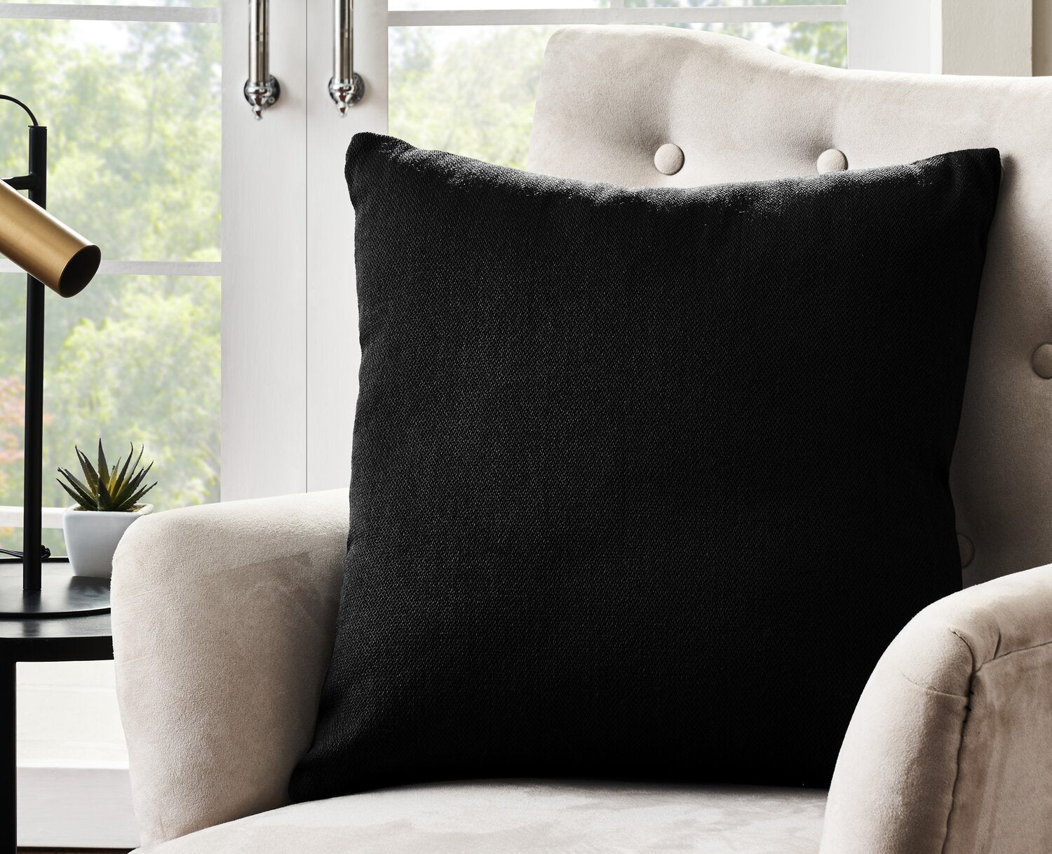 Indoor/Outdoor Classic Accent Pillow - Black  | Coussin décoratif classique pour l’intérieur et l’extérieur - noir | LX1027DP